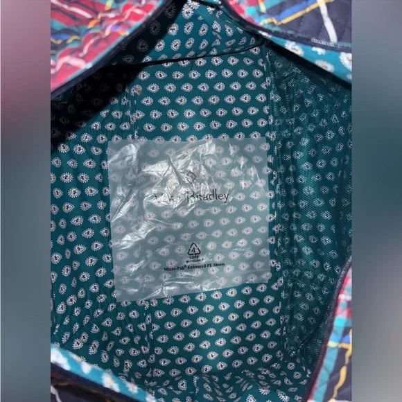 NWT Vera Bradley large travel dufie strap drop 22.0" w x 11.5" h x 11.5" d - Picture 10 of 11